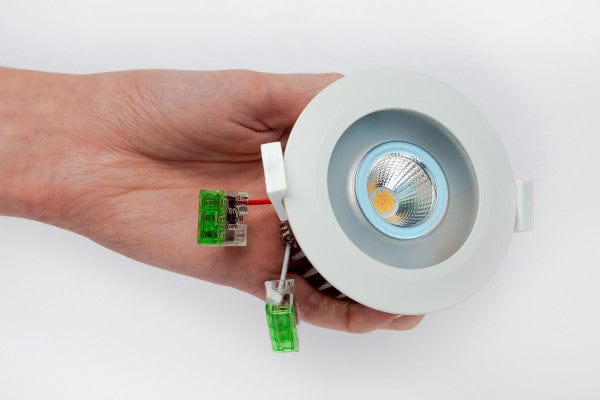 LED Spot WW PWM Weiß grösse im Verhältniss zur Hand